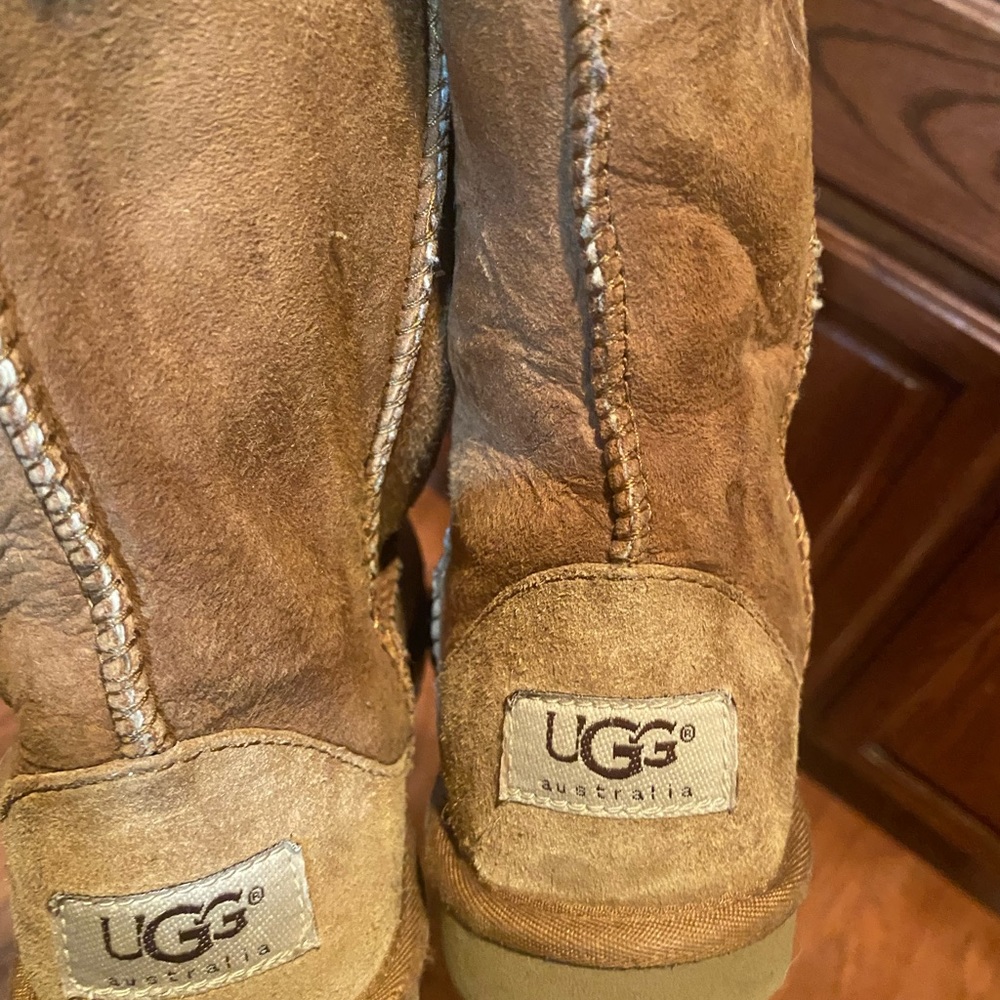 Ugg camel classic tall boot - Picture 3 of 6
